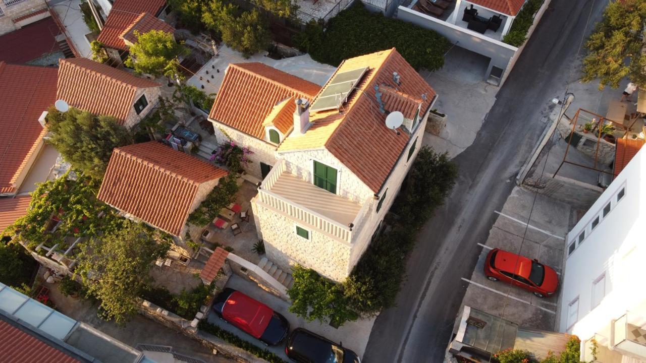 Apartments Larsen Omiš Exteriör bild