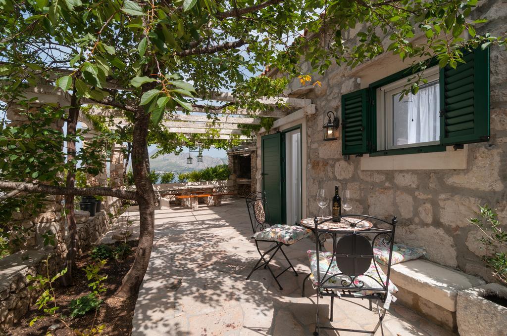 Apartments Larsen Omiš Exteriör bild