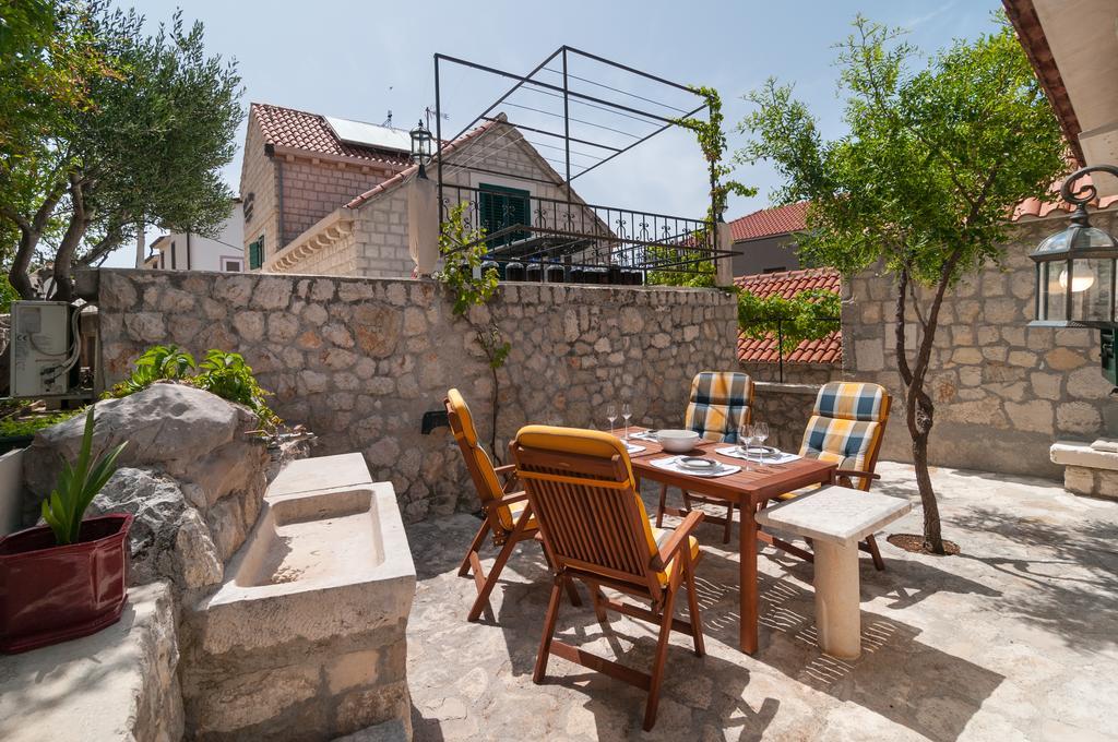 Apartments Larsen Omiš Exteriör bild