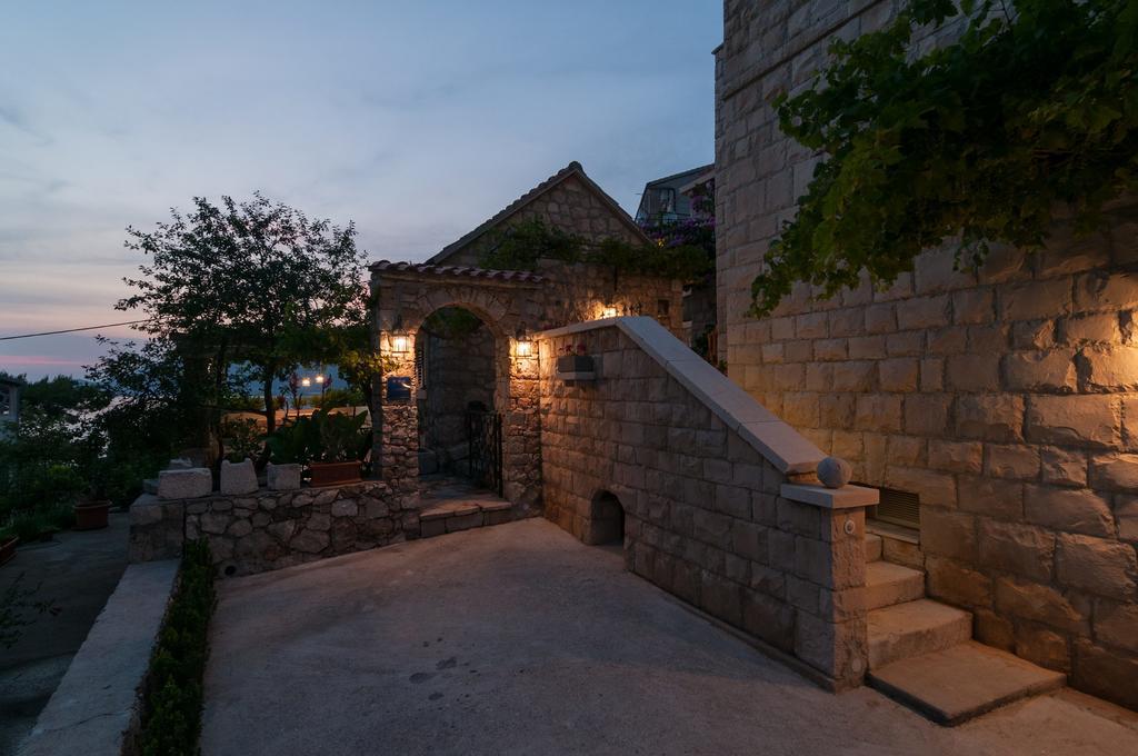 Apartments Larsen Omiš Exteriör bild
