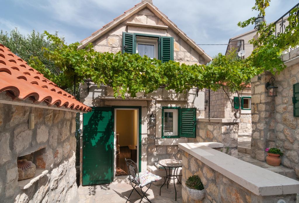 Apartments Larsen Omiš Exteriör bild