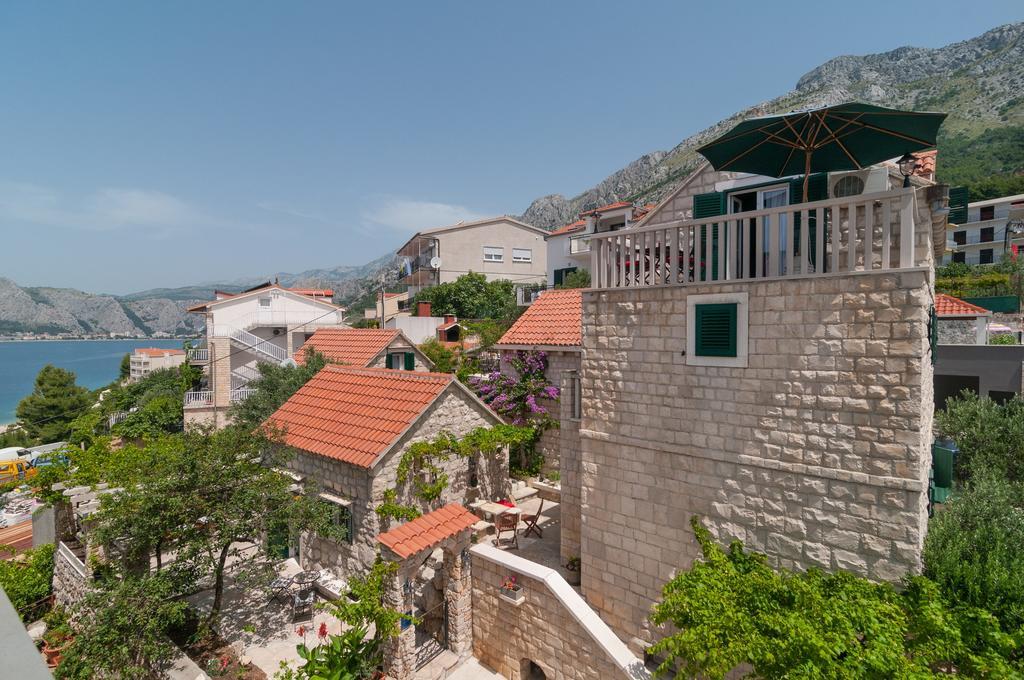 Apartments Larsen Omiš Exteriör bild