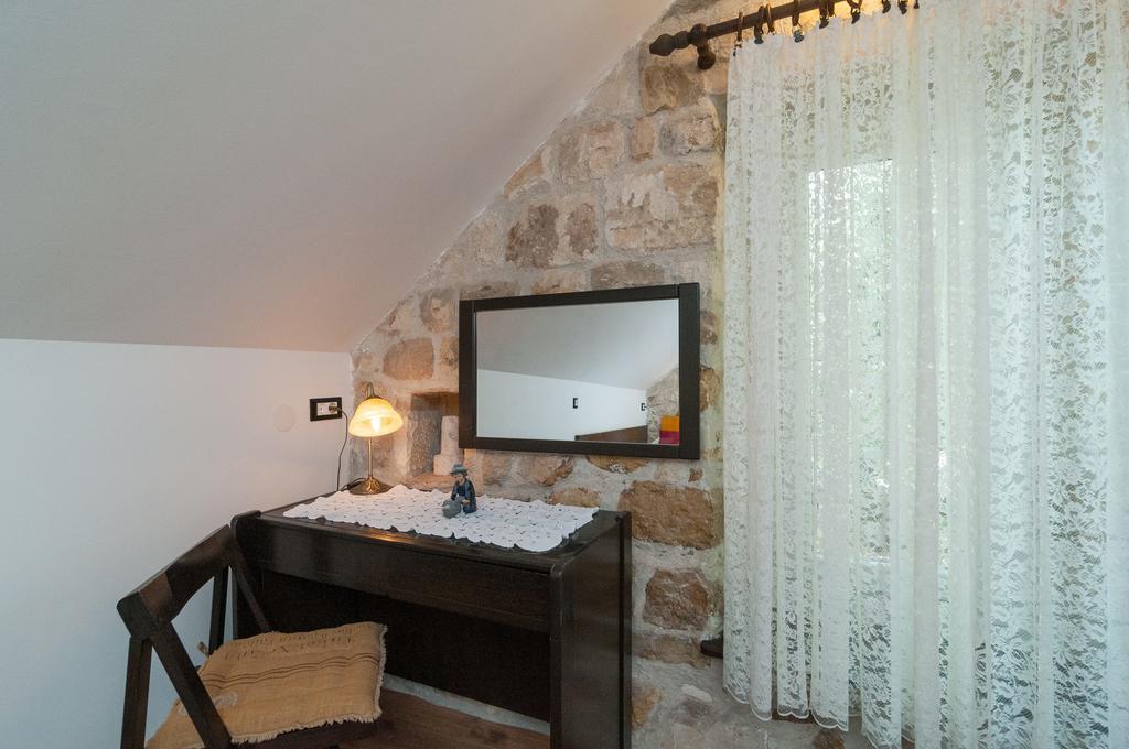 Apartments Larsen Omiš Exteriör bild
