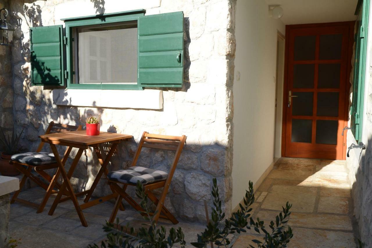 Apartments Larsen Omiš Exteriör bild